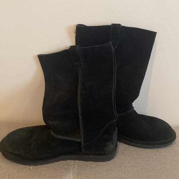 UGG BOOTS 👢 - Picture 2 of 7